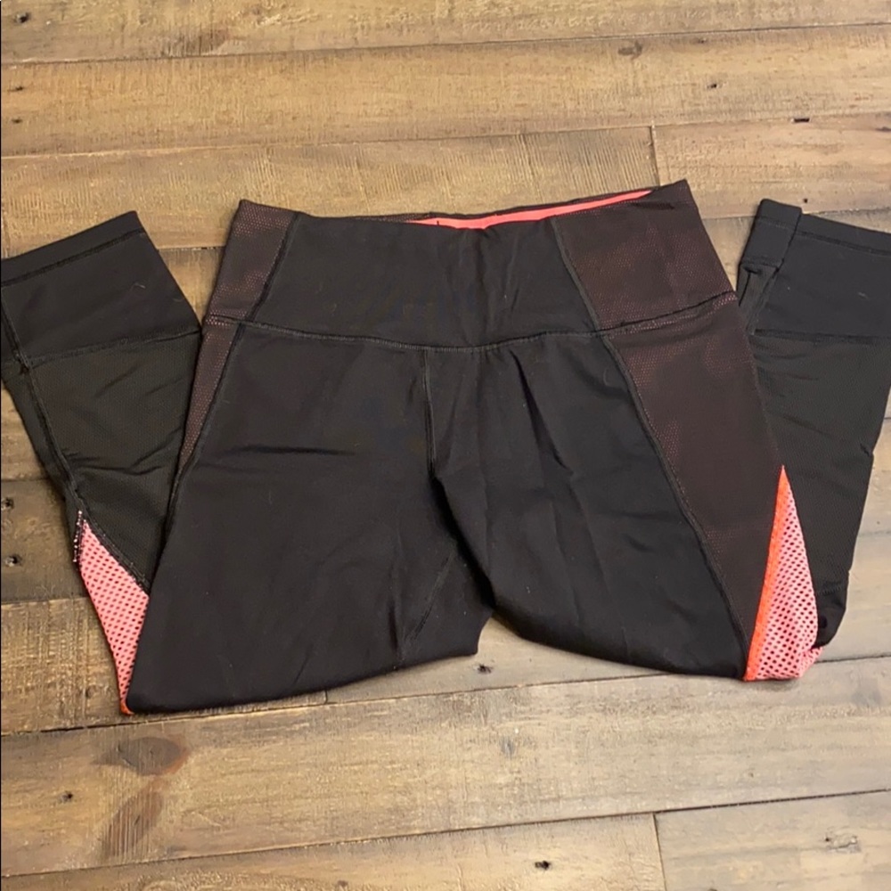 Victoria’s Secret Knockout Capri Leggings